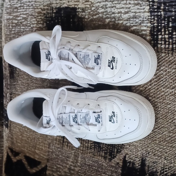 Nike Air- Air Force 1 White Sneakers - Size 7Y - Picture 2 of 13